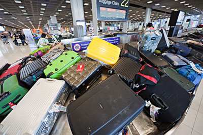 为什么都说下飞机后行李箱上的标签最好留着？行李托运的这些小细节很重要