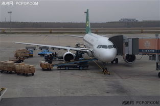 当富士S5 Pro遇见腾龙A16 高ISO机场瞬间抓拍行李托运纪实