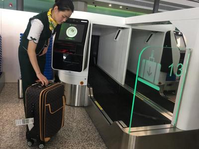 虹桥机场T1航站楼全自助流程惊艳亮相，早高峰近九成旅客体验高效行李托运
